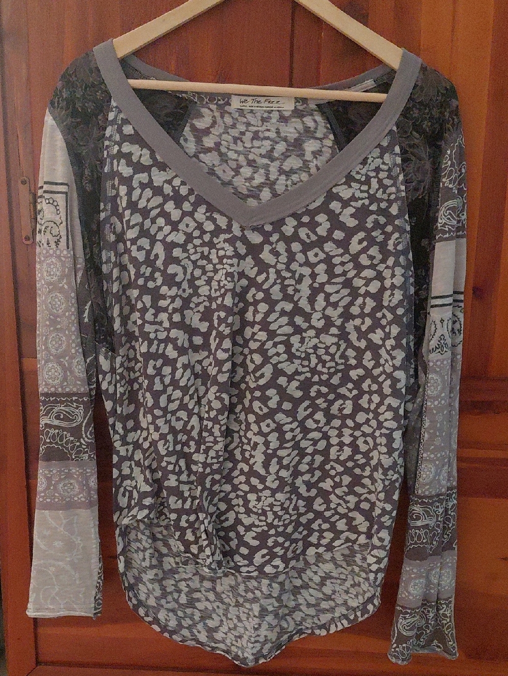 We The Free Gray Patterned V-Neck Long-Sleeve Top